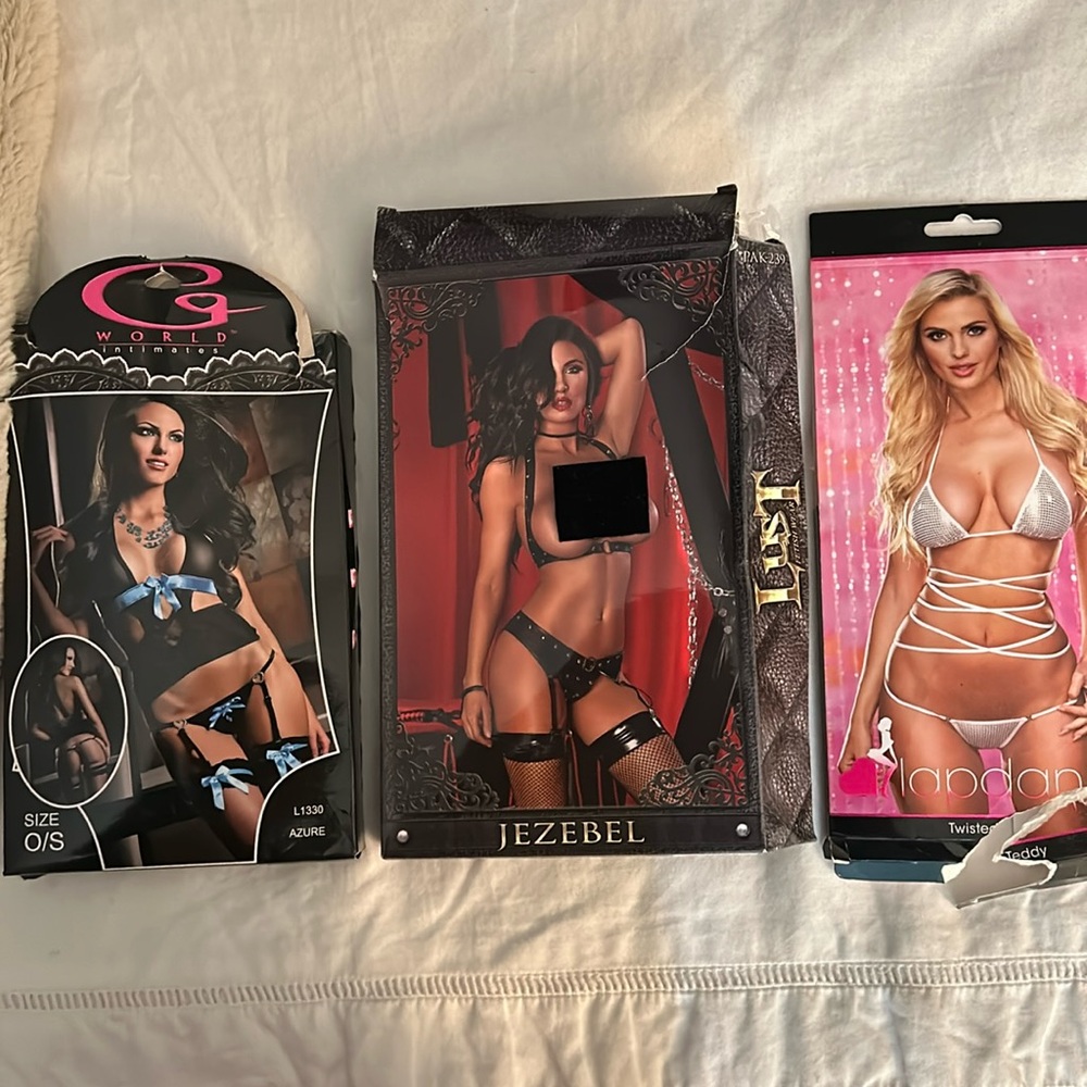Lot of Intimate sets